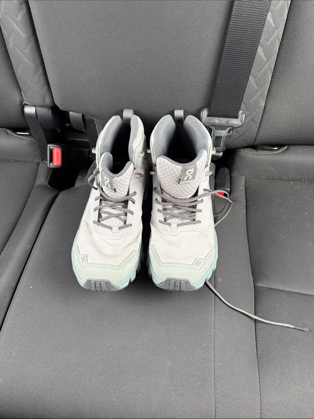 On Running women’s Grey with Teal Accent Trail boots very little wear